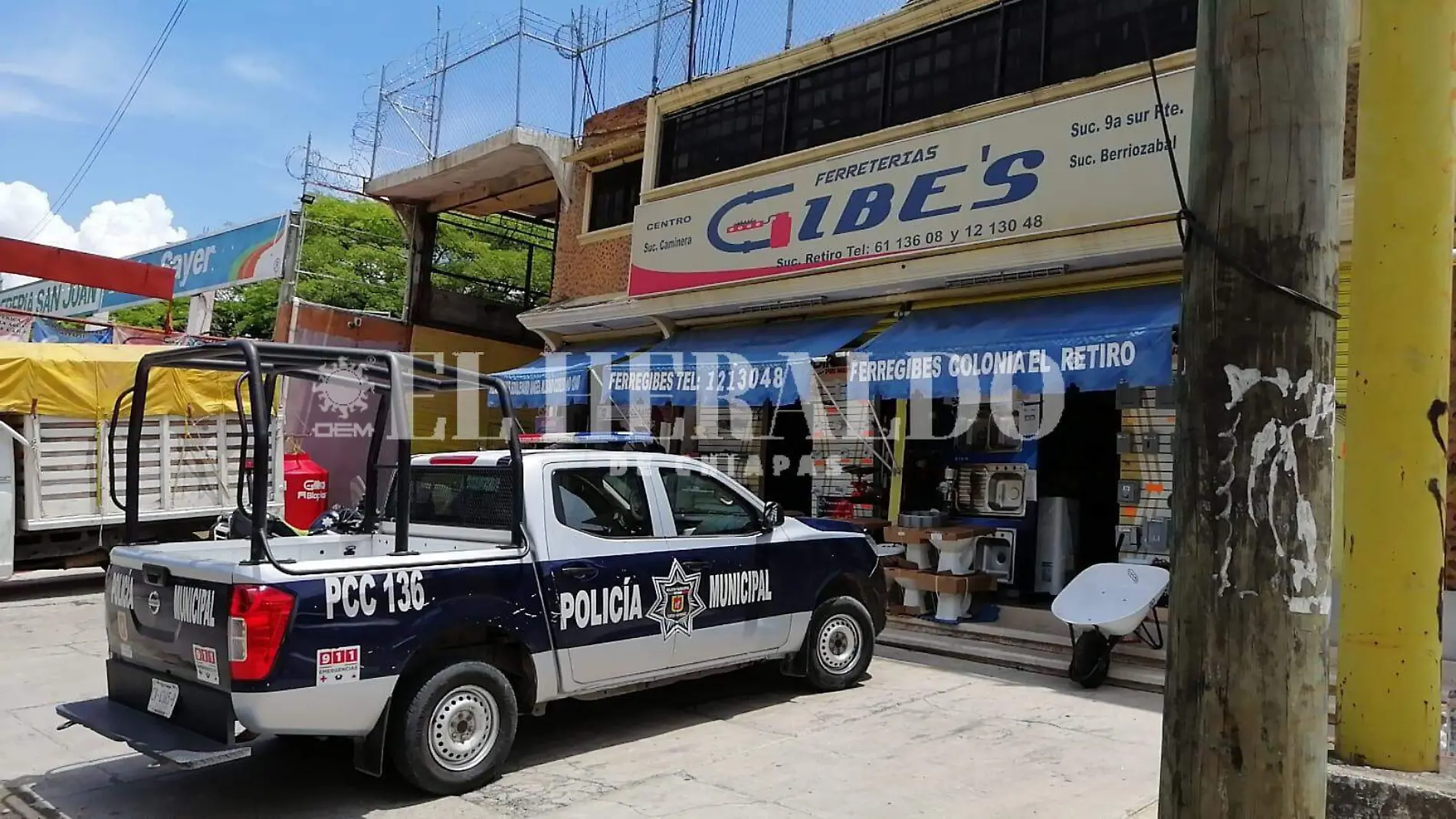 empleado se roba dinero de ferretería